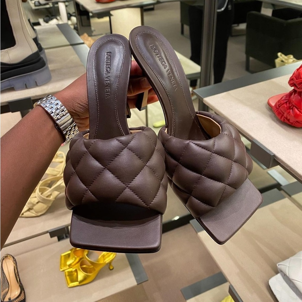 BOTTEGA VENETA
Leather Quilted Mules size 38